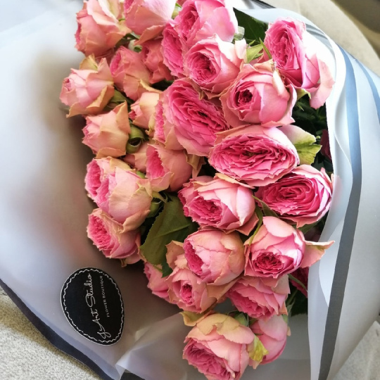 7 веток кустовой розы 