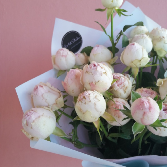 5 веток пионовидных кустовых роз